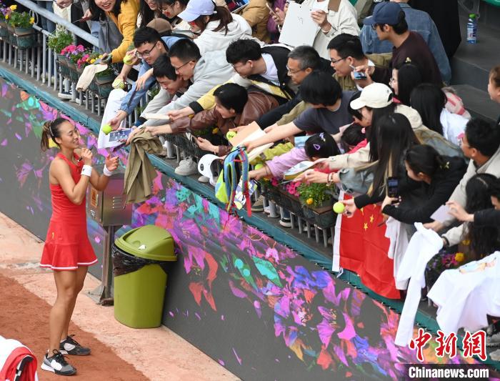 文女王郑钦文：全力以赴打好每一场比赛，展现