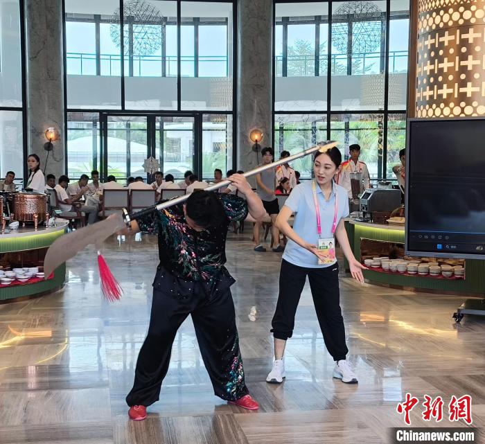 现场氛围深深感染了我，我情不自禁想要融入各