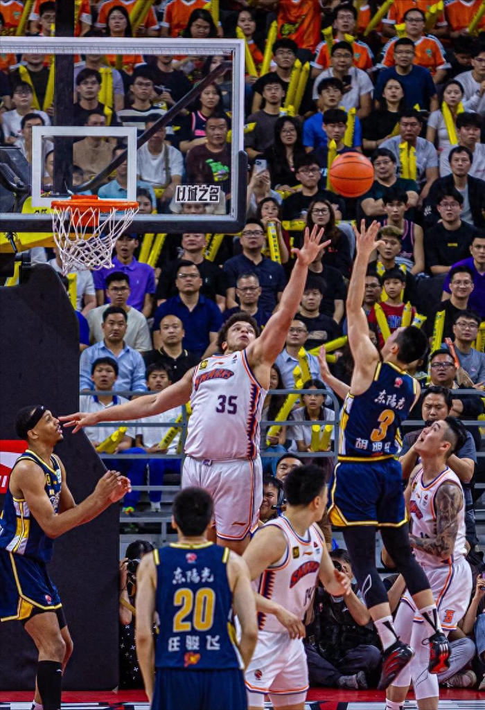 广东vs广厦裁判争议引热议，CBA报告制度遭质疑