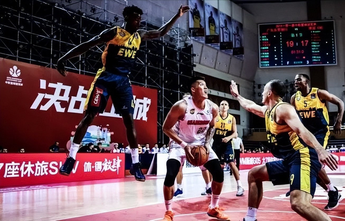 广东vs广厦裁判争议引热议，CBA报告制度遭质疑