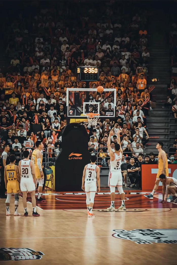 广东vs广厦裁判争议引热议，CBA报告制度遭质疑