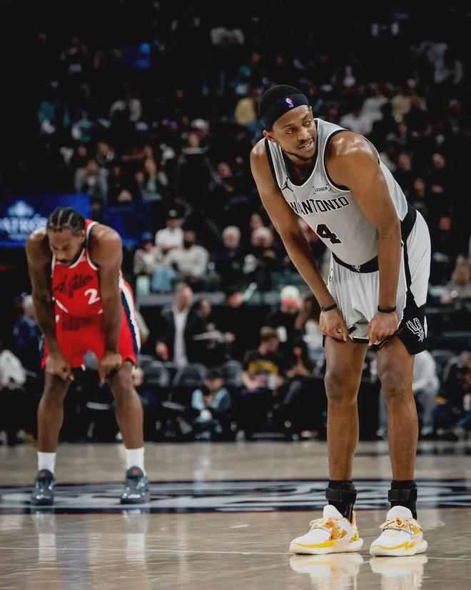 马刺11连胜创历史纪录 快船陷困境难逃附加赛命